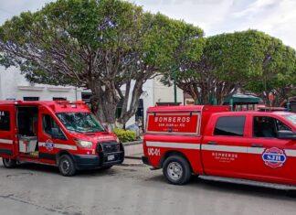 Atienden a adulto mayor tras sufrir aparente infarto en el Jardín de la Familia en San Juan del Río
