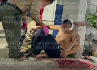 Hombre herido en la cabeza rechaza atención médica y se retira tras agredir verbalmente a socorristas y policías en San Juan del Río