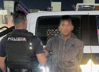 Aseguran a sujeto tras intento de robo a vehículo en Villas de Santiago