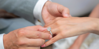 Joven interrumpe boda y entrega prueba de embarazo al novio frente a la novia