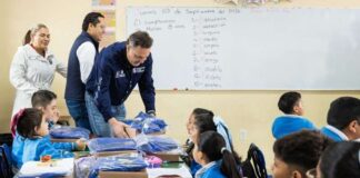 Entregan útiles escolares y nuevo módulo de aulas, en Corregidora
