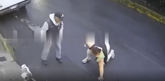Mujer salta de un taxi en movimiento para escapar de un presunto asalto