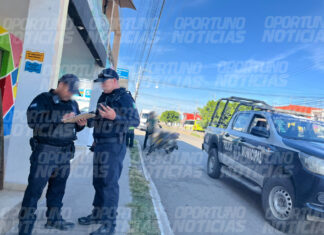 Conductor sufre descompensación de salud y logra detener su unidad en la avenida Gandhi, San Juan del Río; Fue trasladado al hospital en calidad muy delicado