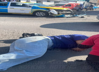 Taxista se pasa la luz roja e impacta a una motociclista en Río Moctezuma, San Juan del Río