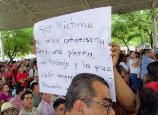 Víctima de minas pide a Sheinbaum prótesis y seguridad en Apatzingán