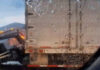 Tráiler pierde el control e impacta contra la barra de contención en la autopista México-Querétaro a la altura de San Juan del Río