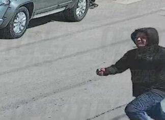 VIDEOS: Sujetos roban a una adulta mayor cuando retiro del banco bienestar en San Juan del Río